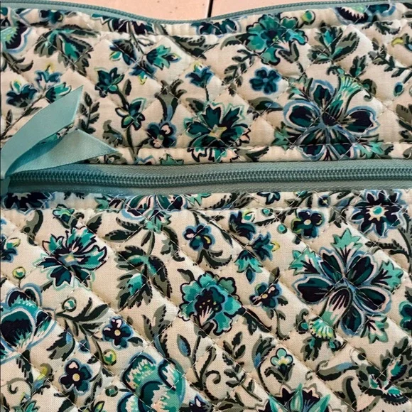 Vera Bradley Aqua Floral Quilted Tote Zip Top Hipster NWT Cloud Vine - Picture 5 of 6